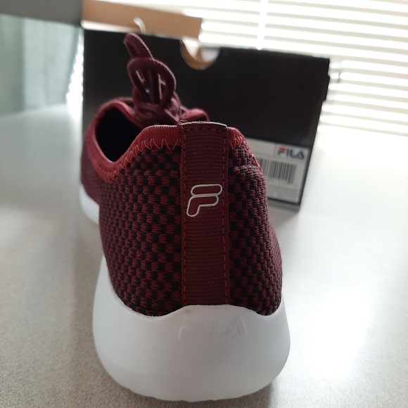FILA Burgundy running shoes - Picture 3 of 8